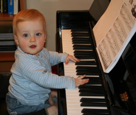Maya au piano