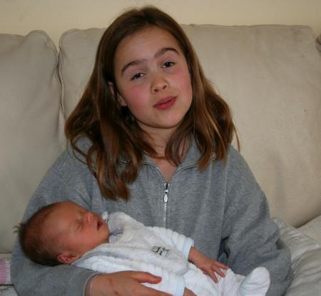 Maya, 27�me jour, avec sa tante Lucie